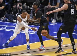 她的脚步移 她的脚步移