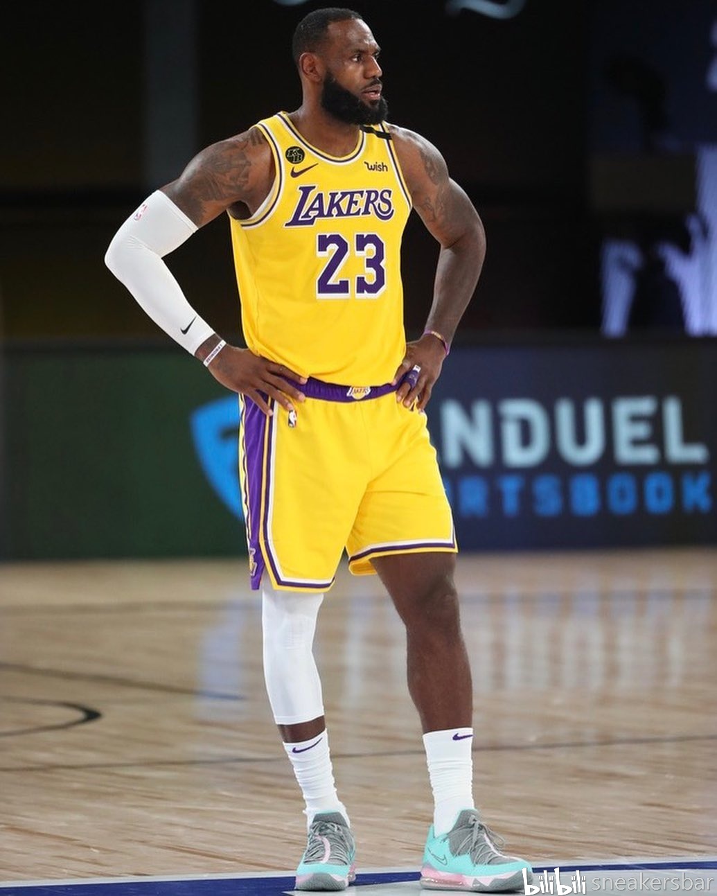 场之外的故 场之外的故