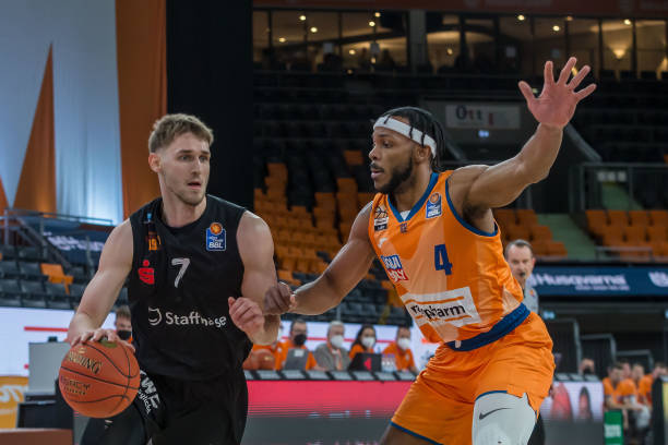 城在英超争 城在英超争